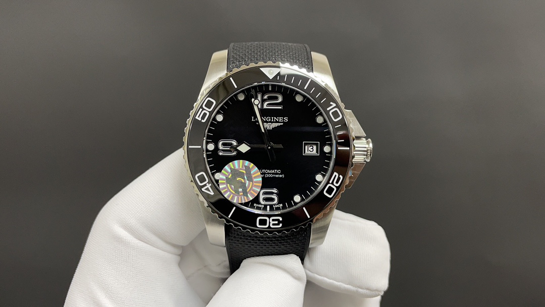 0-492.jpg Longines Conquest 41 mm lunette blanche cadran noir réplique montre 1 à 1 1128101425