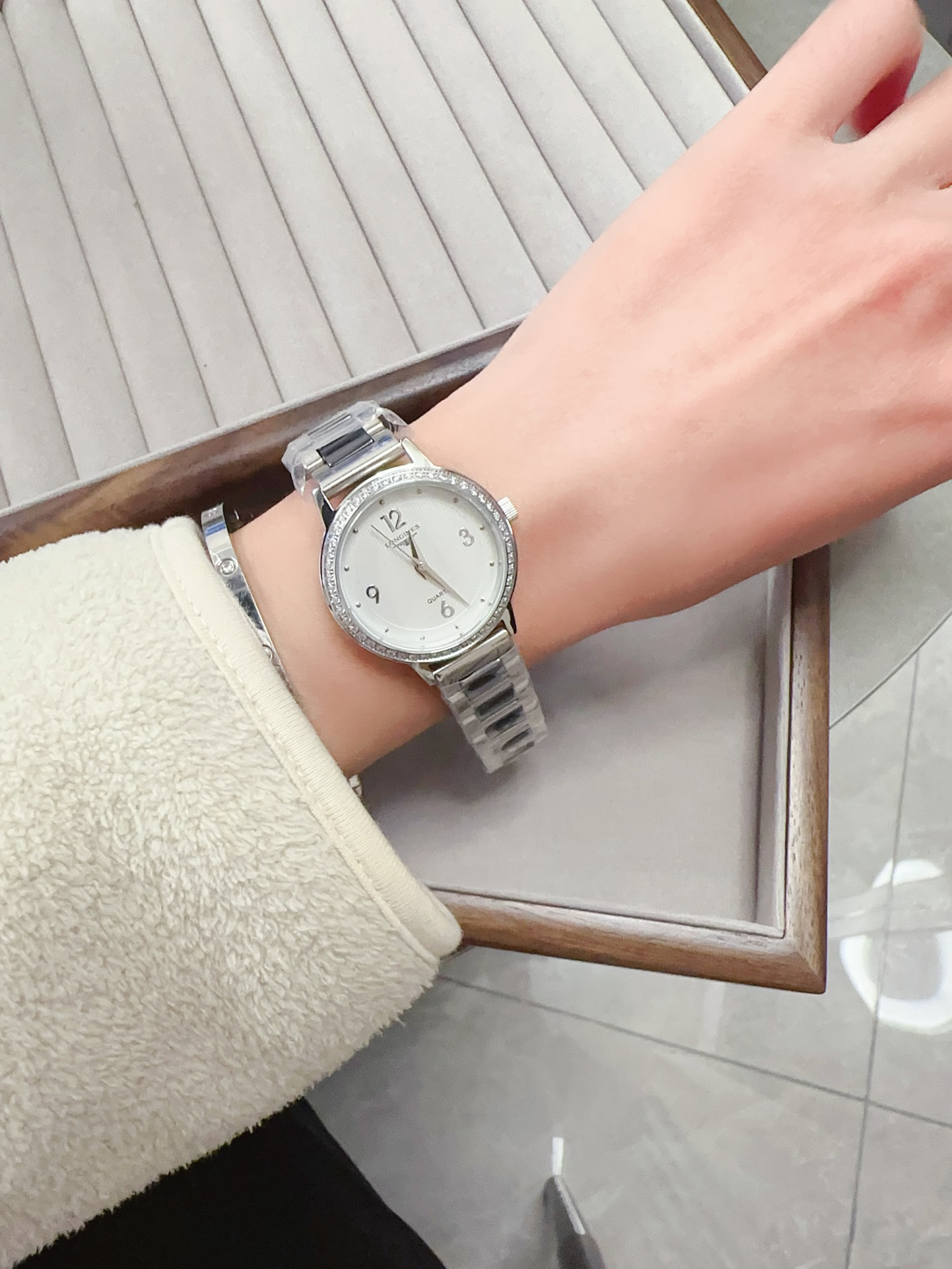 0-833.jpg Montre Femme Longines 29mm Quartz – 1136275349