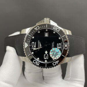 Longines Conquest 41 mm lunette blanche cadran noir réplique montre 1 à 1 1128101425