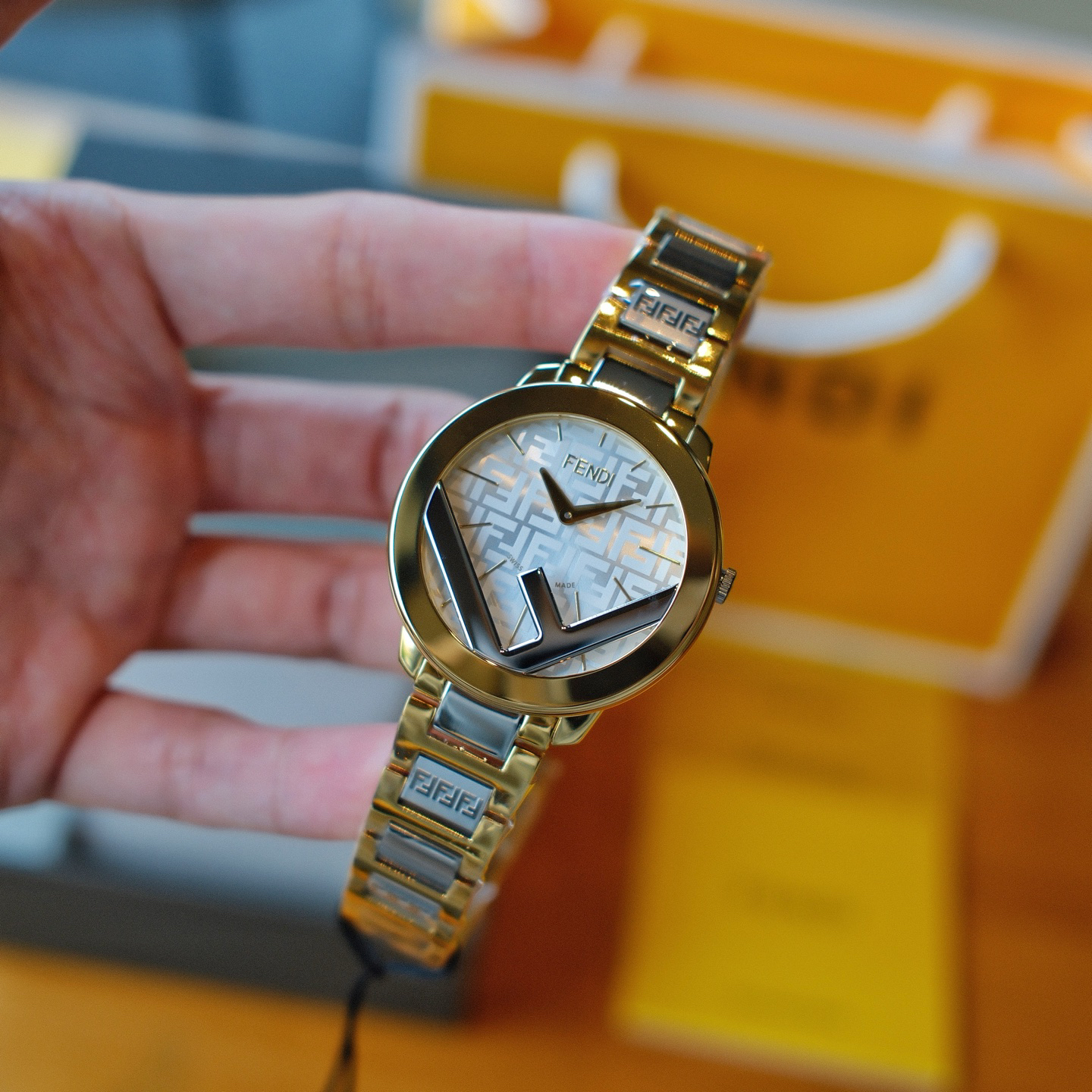 3-305.jpg Montre FENDI pour femme en or 35 mm - Quartz suisse 1147860064