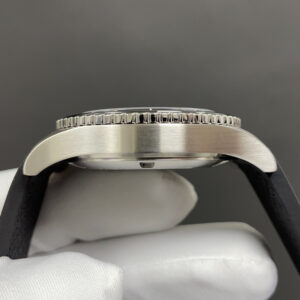 Longines Conquest 41 mm lunette blanche cadran noir réplique montre 1 à 1 1128101425