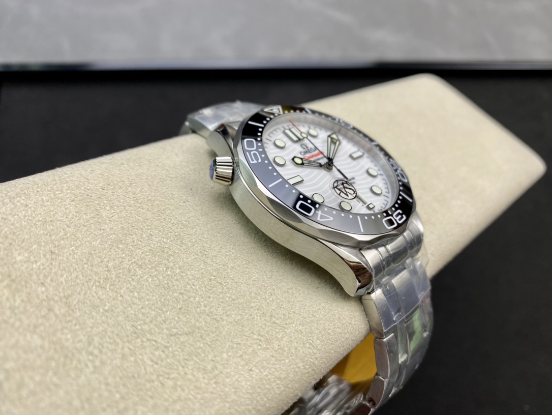5-717.jpg Montre Automatique Longines Ocean 42 mm - Mécanisme Suisse 1118905809