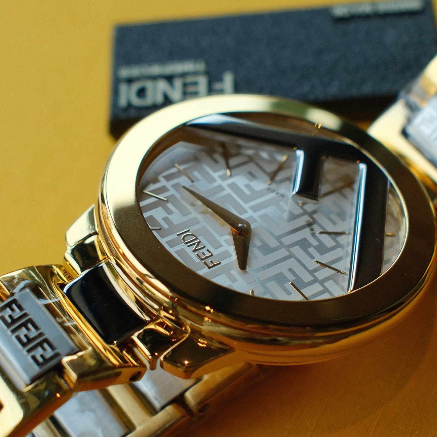 9-8.jpg Montre FENDI pour femme en or 35 mm - Quartz suisse 1147860064